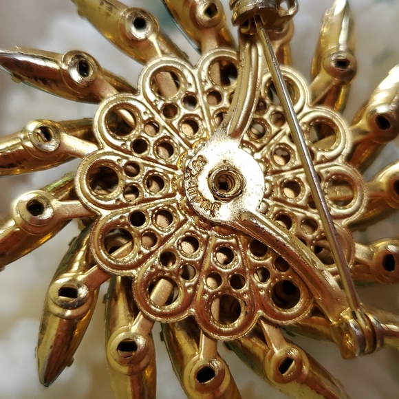 Vintage Judy Lee Brooch - Picture 10 of 16